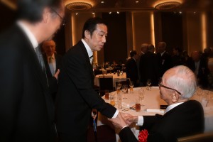 渡辺恒雄氏と握手