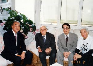 中曽根先生とファンファーニ首相ご夫妻と私"(ローマのご夫妻の自宅にて)